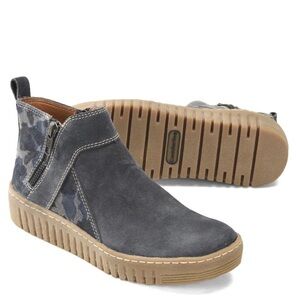 Comfortiva Hartwick blue suede camo Chukka Boots with Tan Sole 9